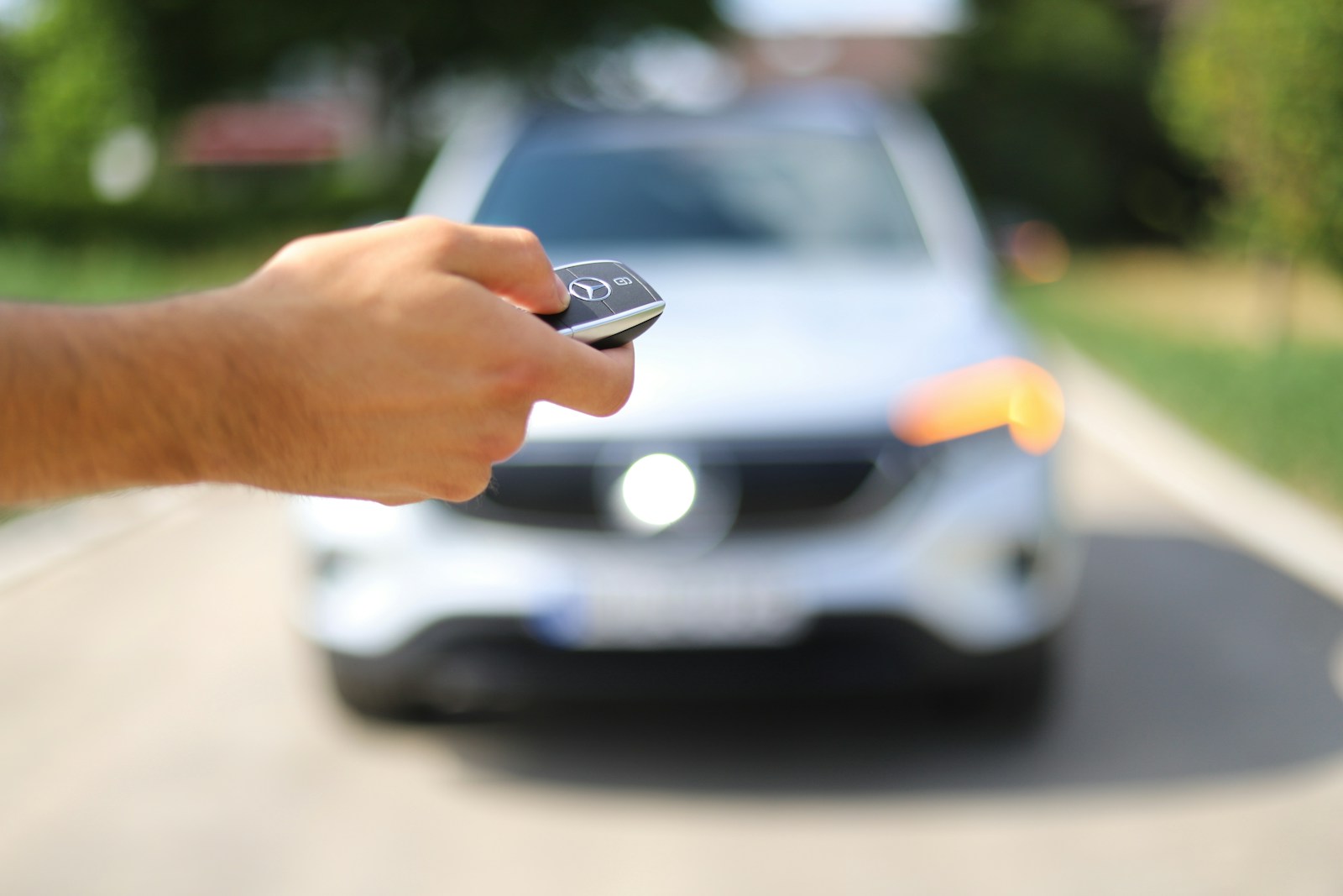 a hand holding a phone, auto